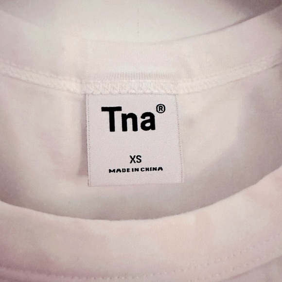 Aritzia TNA White Cropped T-Shirt‎ Size XS - Picture 3 of 3